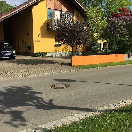Zimmer In Lautrach Exterior photo